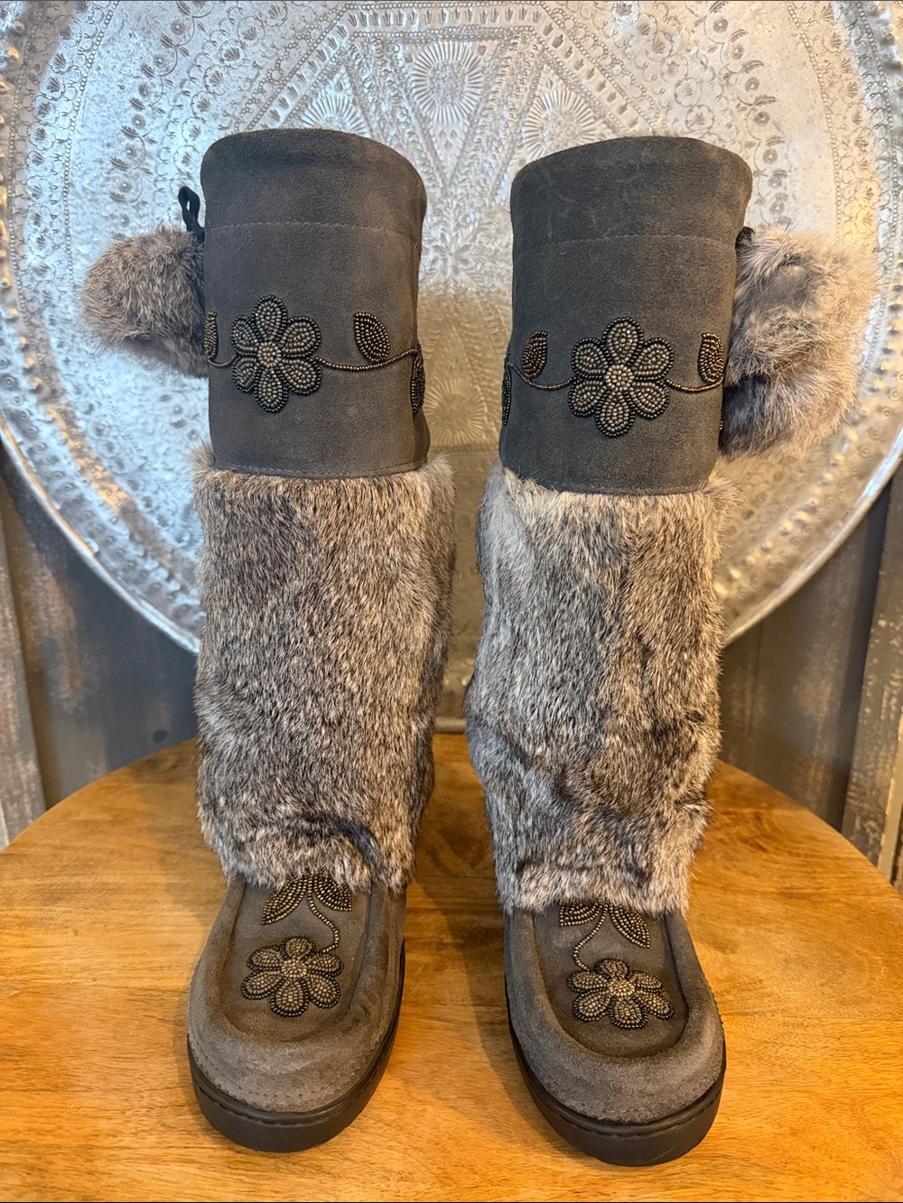 Manitobah Mukluk Suede Charcoal size L6/M4 Canadian MADE